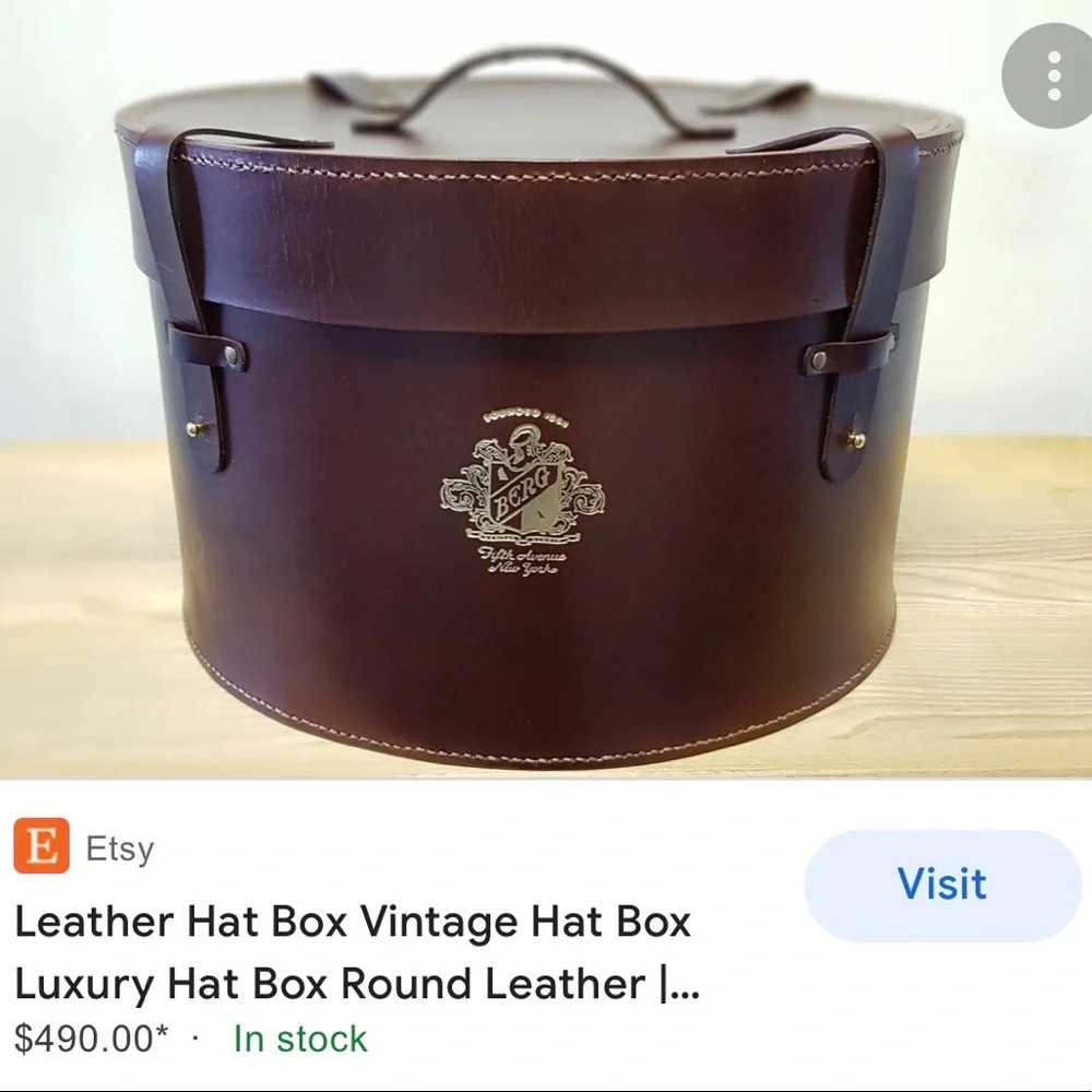 Authentic LEATHER Top🎩 Oval Box,Buckle Lock&Key Carryin Case Luxe Velvet Lined
